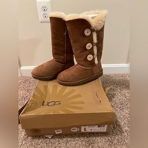UGG: Bailey Button Triplets, Size: 7
